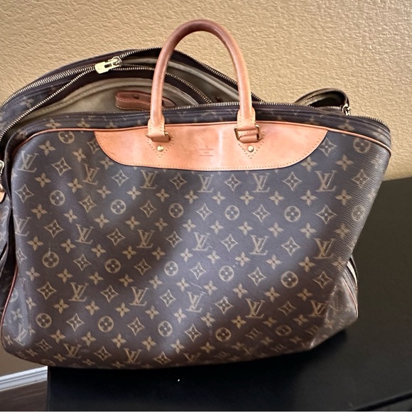 Authentic Louis Vuitton Alize 3 Poches Monogram Canvas Travel Bag - Picture 4 of 9